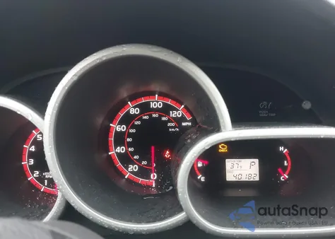 2013 Toyota Matrix L z USA, uszkodzony, nr VIN 2T1KU4EE9DC983362